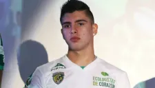 Adrián Marín en la presentación de la playera de Chiapas