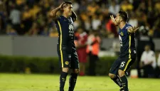 Osvaldo Martínez festeja su gol contra Tigres