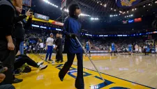 Prince, captado este año en juego de los Warriors