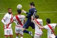 Bale remata de cabeza para anotar su primer gol