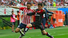 Alfonso González y Raúl López durante el Clásico Tapatío del C2016