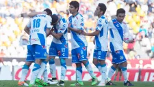 Elementos de La Franja celebrando el tanto de Alustiza