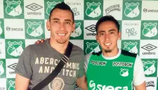 Rubens y Fabián Sambueza posan para la foto