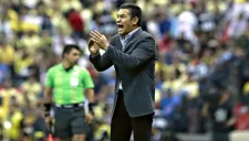 Nacho Ambriz anima a sus jugadores en la Final