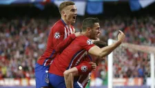 Jugadores del Atlético festejan una anotación