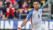 Clint Dempsey festeja una anotación con Estados Unidos