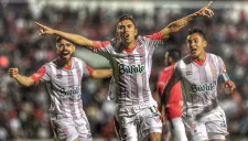 Jesús Isijara celebra el segundo contra Mineros