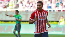 Gullit Peña celebra durante un partido con las Chivas