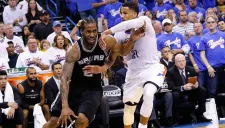 Kawhi Leonard se quita la marca de Andre Roberson en el duelo entre Spurs y Thunder