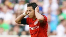 Javier Hernández se lamenta durante el partido contra Monchengladbach