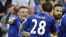 Vardy festeja una anotación con Fuchs