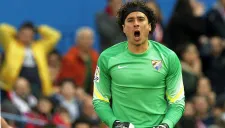 Guillermo Ochoa grita un gol con el Málaga