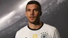 Lukas Podolski, en presentación de nueva camiseta de Alemania