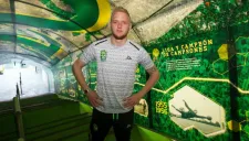 William Yarbrough posando en el Estadio León