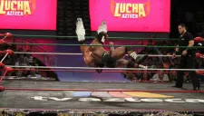 Un combate durante el evento de la Lucha Azteca