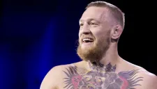 Conor McGregor sonríe durante una sesión de entrenamientos