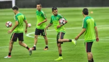 Jugadores del Tri durante el entrenamiento en el Estadio de la Universidad de Phoenix