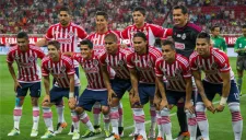Jugadores de Chivas se toman la foto previa