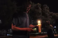 Aficionado prende vela por Ali