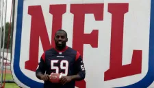 Whitney Mercilus convivió con niños durante una clínica en el IPN