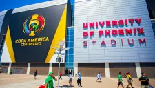 La entrada al estadio de la Universidad de Phoenix
