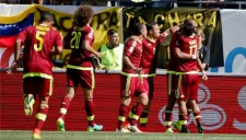 Jugadores de la Vinotinto festejando el gol de Martínez