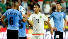 Jesús Manuel Corona saluda a Pereira al término del partido