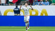 Héctor Herrera festeja su anotación contra Uruguay