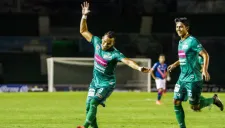 González festeja uno de sus goles en Copa MX