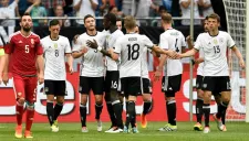 Los jugadores de Alemania celebran un gol en un juego amistoso