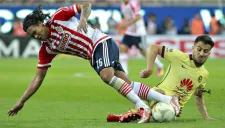 Chepe Guerrero y Peña compiten por el esférico