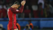 Cristiano Ronaldo aplaude en juego contra Austria