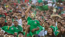 La afición mexicana apoyando al Tri