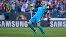 Brad Guzan festeja el boleto de EU para las Semis de CA