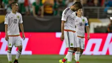 Futbolistas de México salen cabizbajos del campo