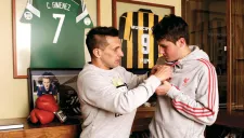 Chaco Giménez ayuda a su hijo Santiago