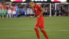 Raúl Ruidíaz festeja una anotación con Perú