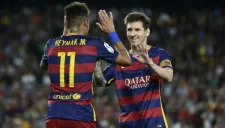 Neymar y Messi, felices tras una anotación del Barcelona
