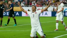Carlos Bacca celebra el tanto de la victoria contra EU