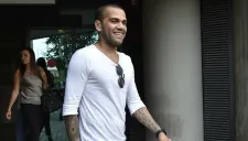 Dani Alves a su arribo a Turín