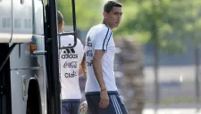 Di María llegando al entrenamiento de la Albiceleste