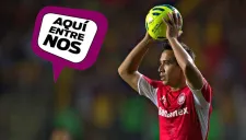 Carlos Gerardo Rodríguez se dispone a cobrar un saque de banda