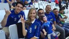 Viky Varga apoya a Graziano Pellè en la Eurocopa