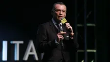 José Luis Higuera en una conferencia de prensa