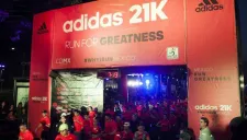 Arco de salida de la Carrera Adidas 21K en el Paseo de la Reforma