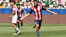 Orbelín Pineda festeja el tanto de la victoria para Chivas
