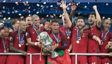 Cristiano Ronaldo y Prtugal festejan con la Copa de Europa