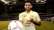 Silvio Romero presume la casaca azulcrema