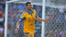 André-Pierre Gignac festeja un gol con Tigres