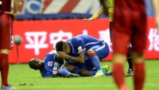 Demba Ba se lamenta tras sufrir la espeluznante lesión